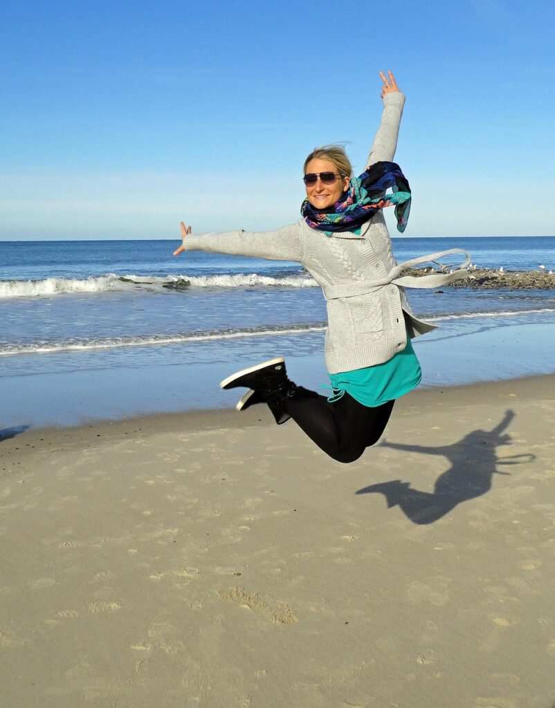 leap, nature, pleasure, laugh, woman, beach, sea, enthusiasm, fun, move